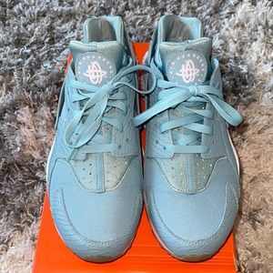 Nike Air Huarache Run SE Mica Blue Women's Size 11